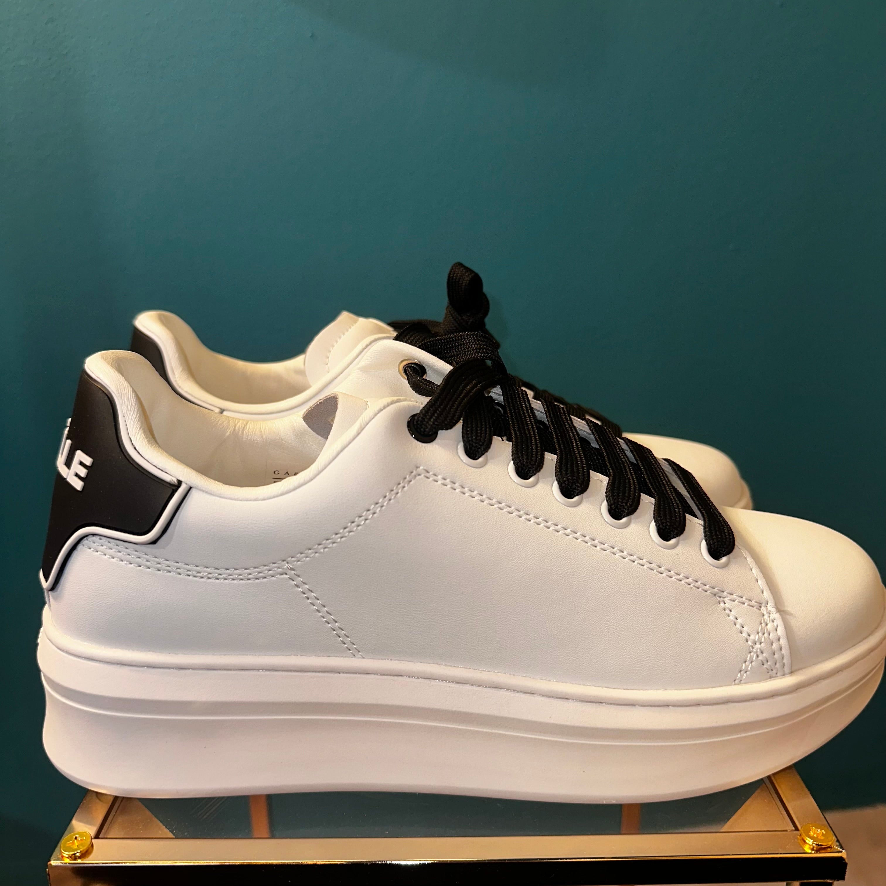 GACAM00080 Sneackers 08