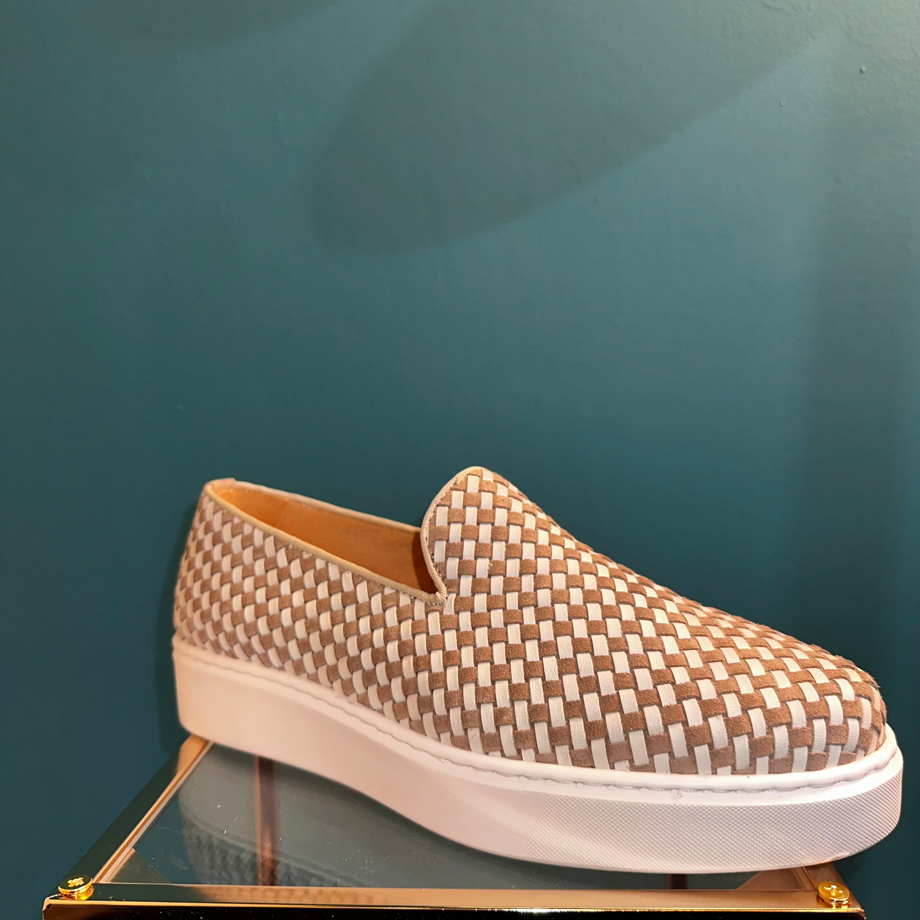 835 Sneackers sleep on