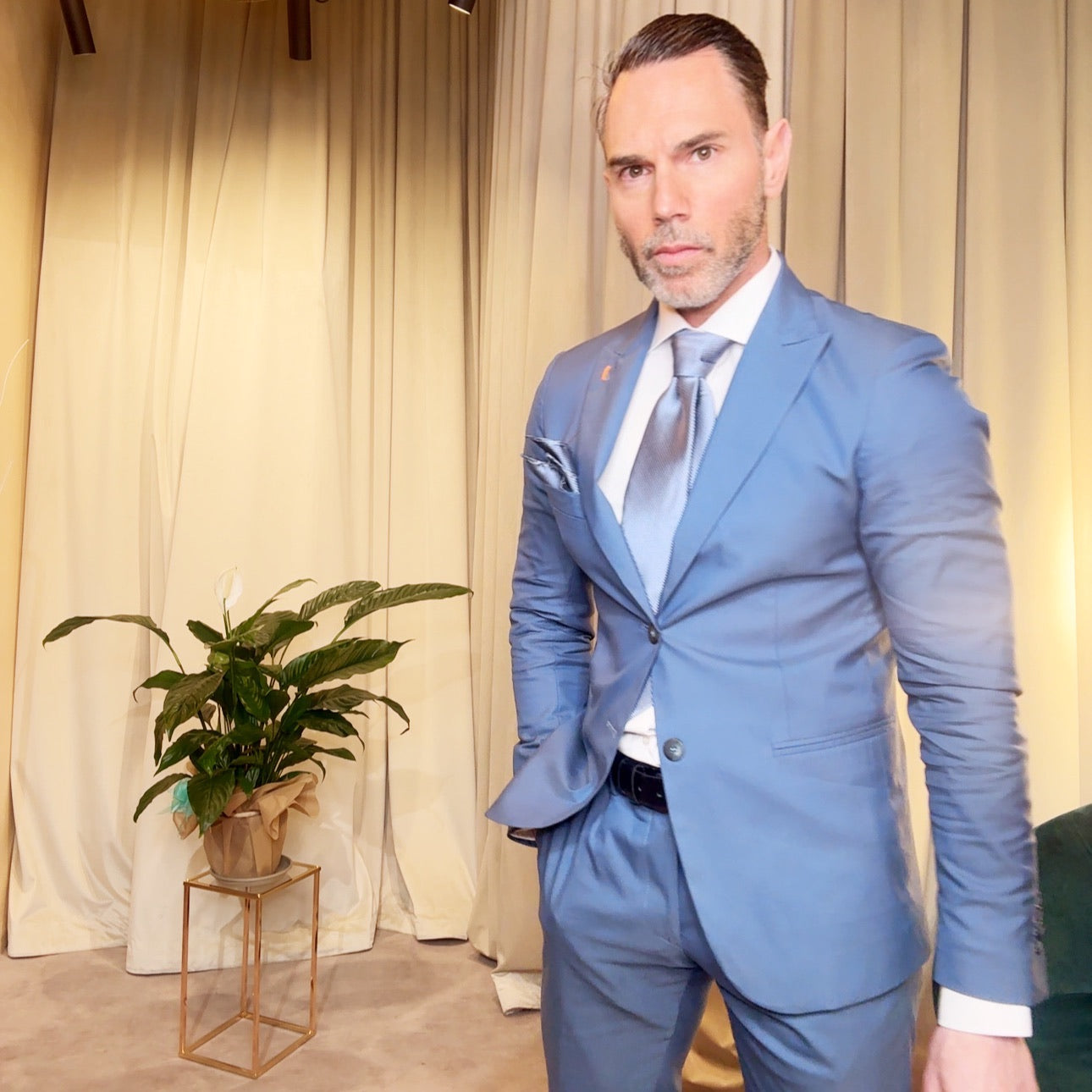 A07 Abito collo lancia