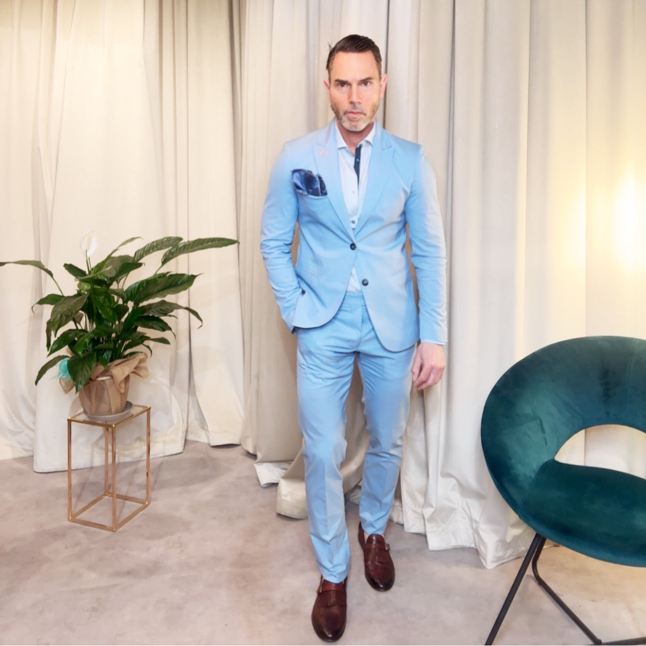 A07 Abito collo lancia